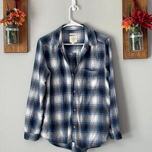 American Eagle Womens Large Flannel AHH-MAZINGLY soft, Blue and White